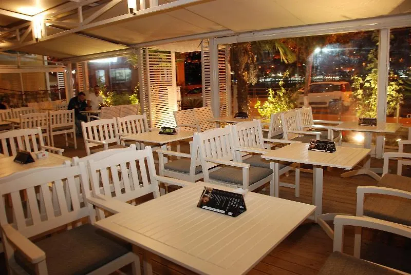 Hotel Mano Sarandë 3*,  Albanien